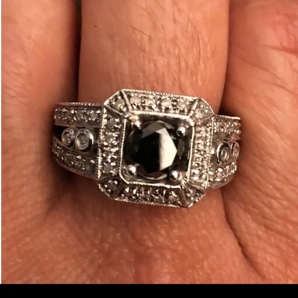 2.00cts Black & White diamond ring - Picture 4 of 15